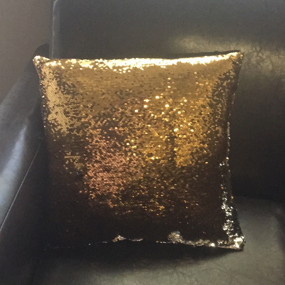 Gold/Silver sequined decorative pillow